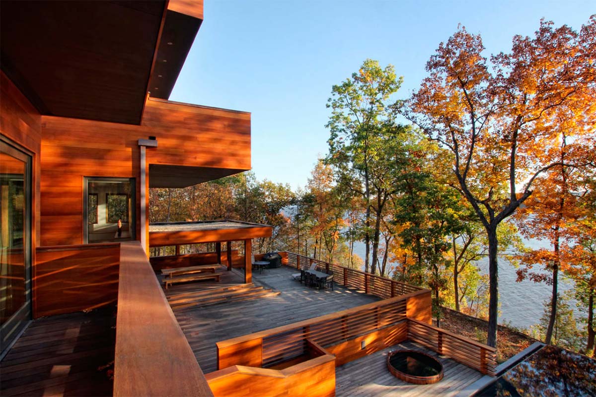 деревянный дом у озера